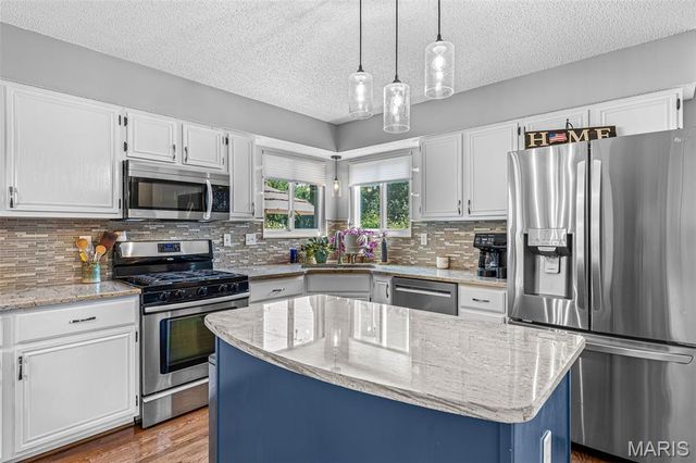 88 James River Court, St Charles, MO 63304