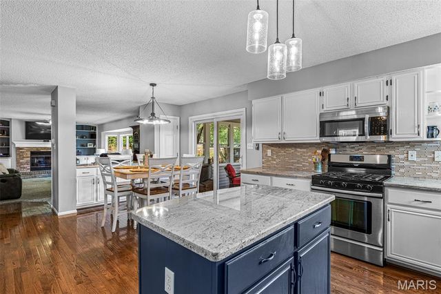 88 James River Court, St Charles, MO 63304