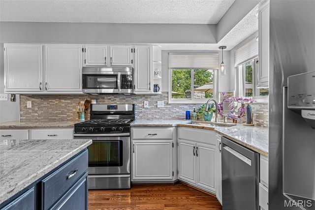 88 James River Court, St Charles, MO 63304