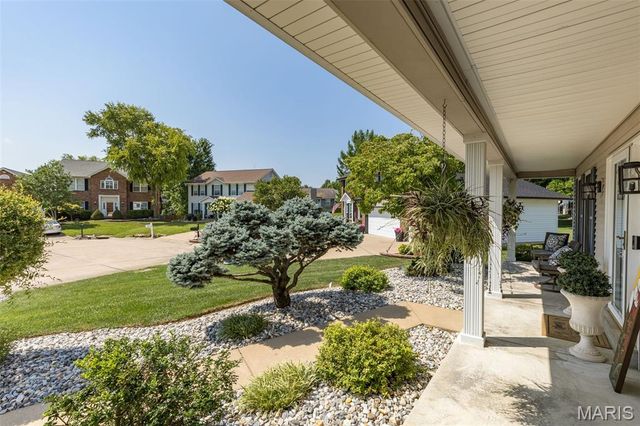 88 James River Court, St Charles, MO 63304