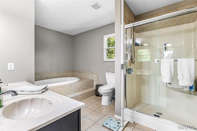 88 James River Court, St Charles, MO 63304