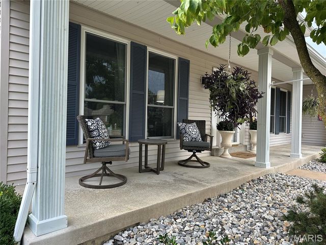 88 James River Court, St Charles, MO 63304