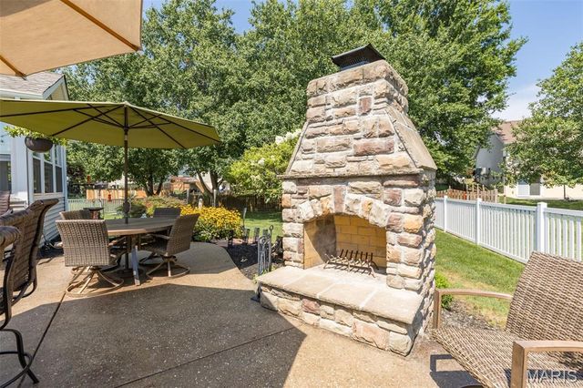 88 James River Court, St Charles, MO 63304