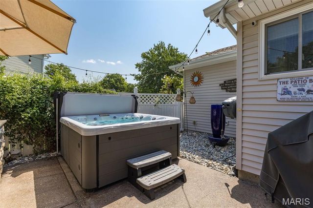 88 James River Court, St Charles, MO 63304