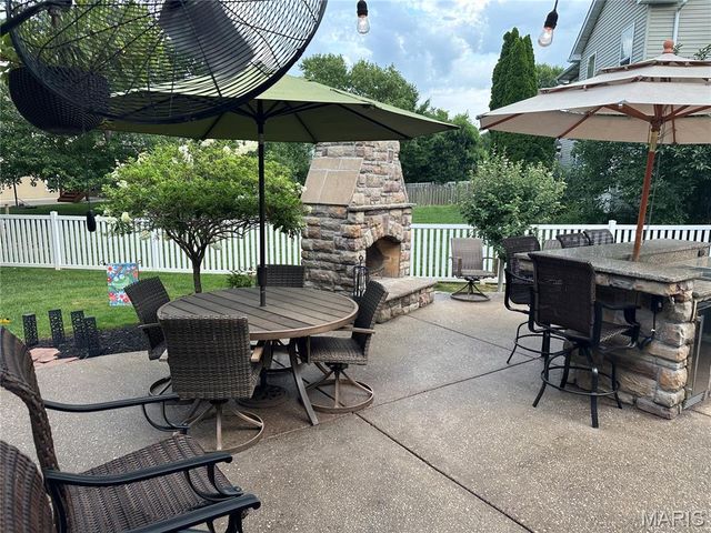 88 James River Court, St Charles, MO 63304