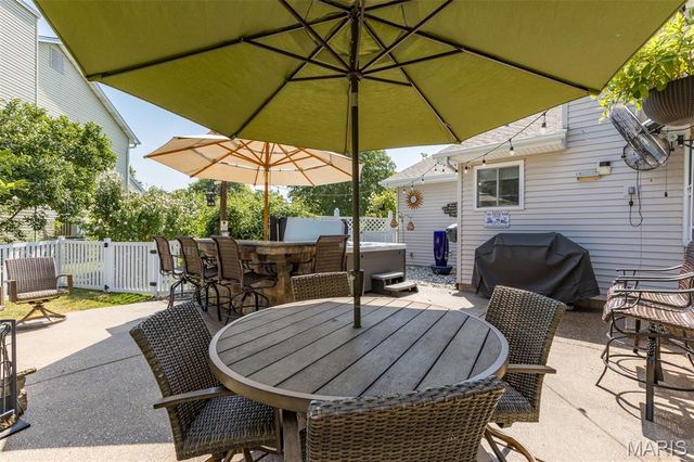 88 James River Court, St Charles, MO 63304