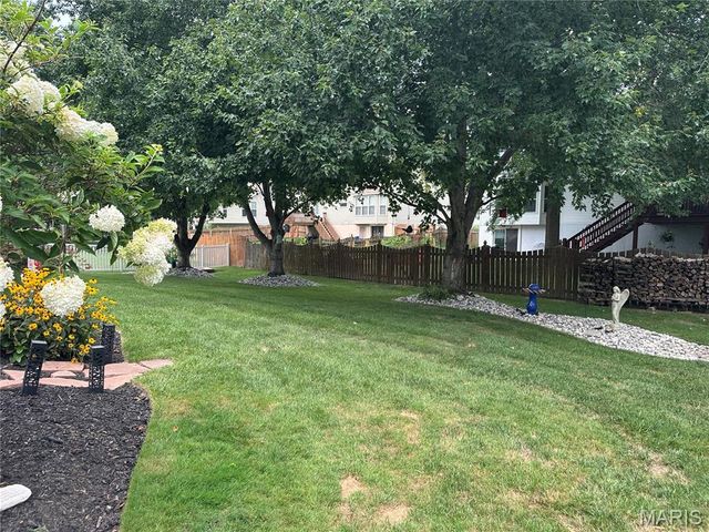 88 James River Court, St Charles, MO 63304