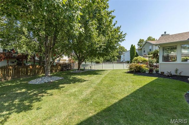 88 James River Court, St Charles, MO 63304