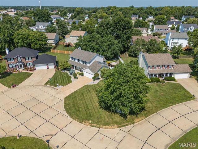 88 James River Court, St Charles, MO 63304