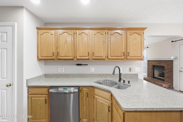 1912 Prestwick Dr, La Grange, KY 40031