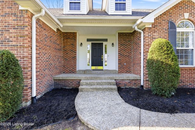 1912 Prestwick Dr, La Grange, KY 40031