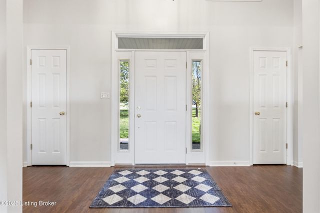 1912 Prestwick Dr, La Grange, KY 40031