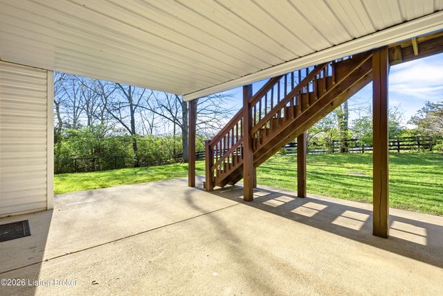 1912 Prestwick Dr, La Grange, KY 40031