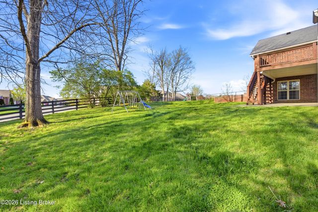 1912 Prestwick Dr, La Grange, KY 40031