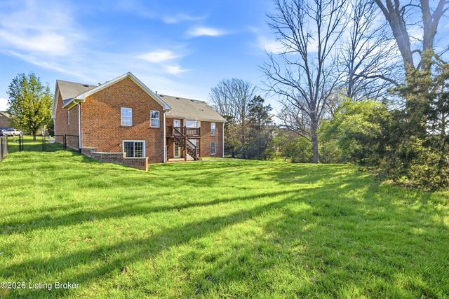 1912 Prestwick Dr, La Grange, KY 40031