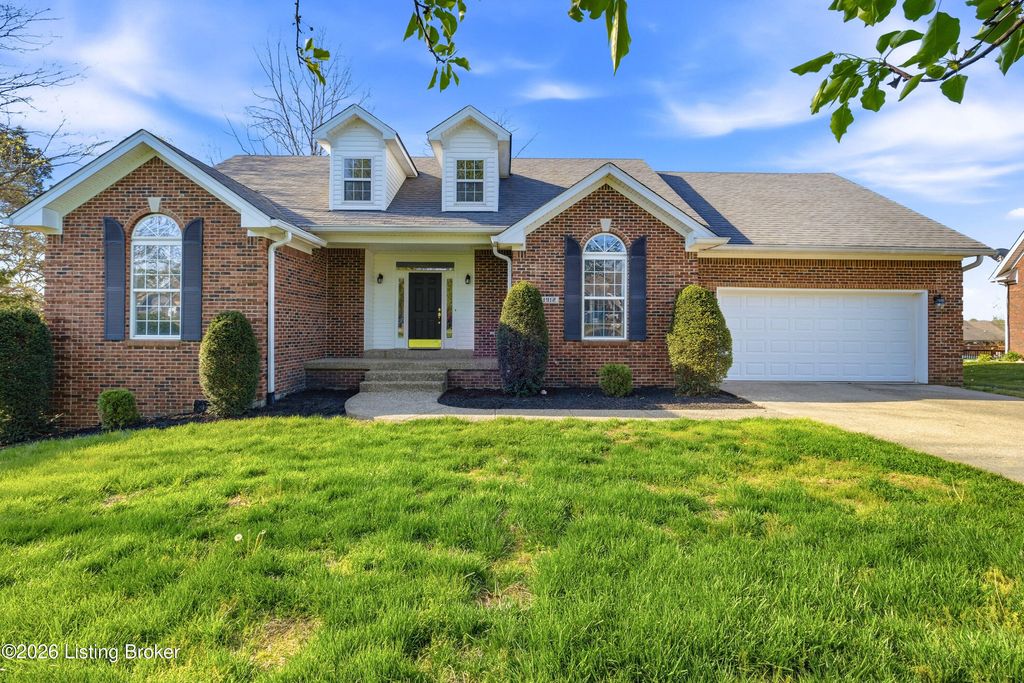 1912 Prestwick Dr, La Grange, KY 40031