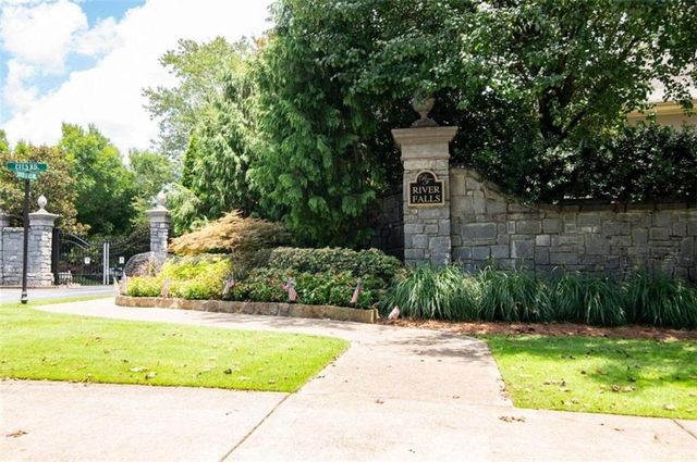 2075 River Falls Drive, Roswell, GA 30076