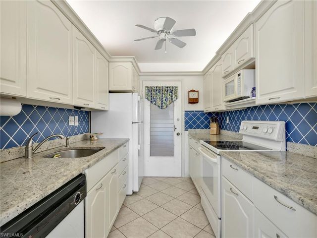 2150 Gulf Shore BLVD N 407, Naples, FL 34102
