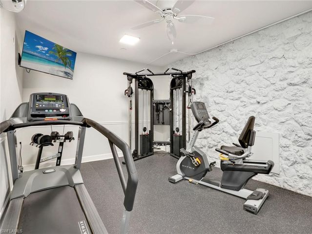 2150 Gulf Shore BLVD N 407, Naples, FL 34102