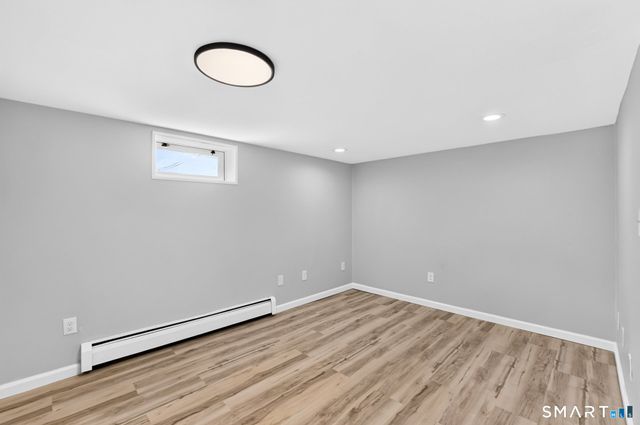 35 Front Avenue, West Haven, CT 06516