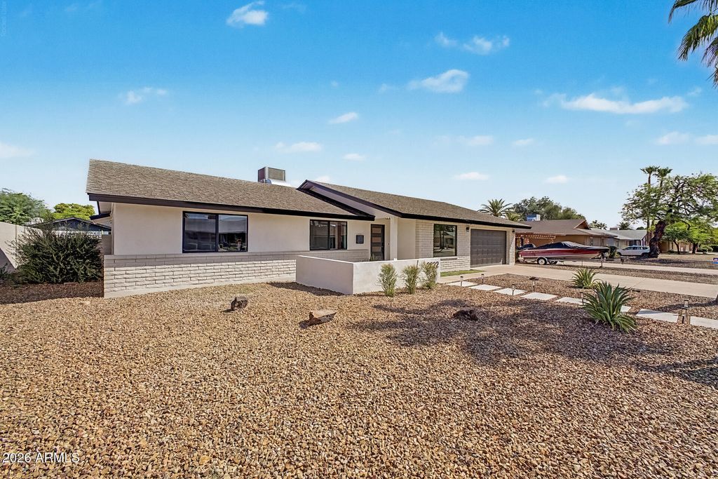 2822 E CORTEZ Street, Phoenix, AZ 85028 — photo 2