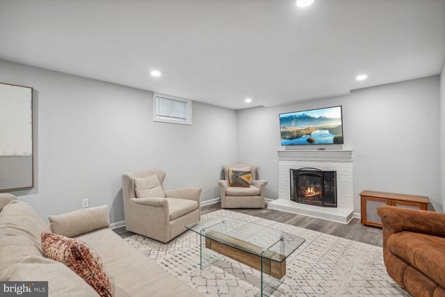 2502 DUXBURY PL, Alexandria, VA 22308