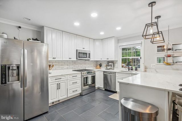 2502 DUXBURY PL, Alexandria, VA 22308