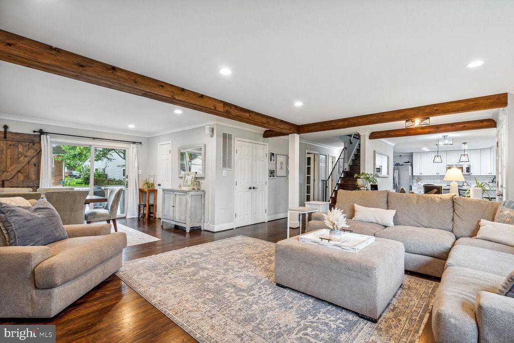 2502 DUXBURY PL, Alexandria, VA 22308