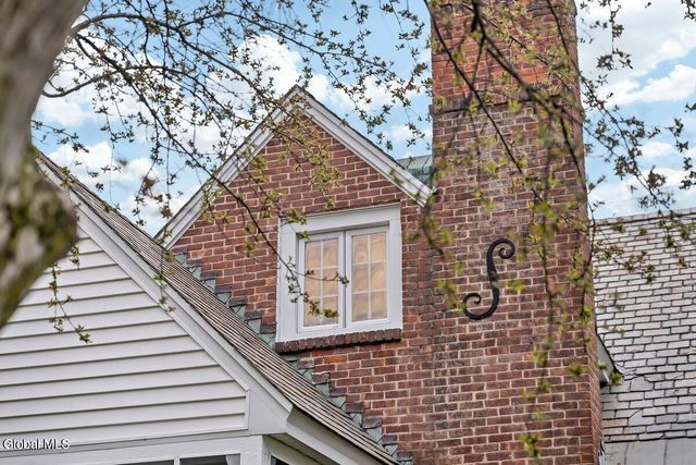 7 Tudor Road, Albany, NY 12203