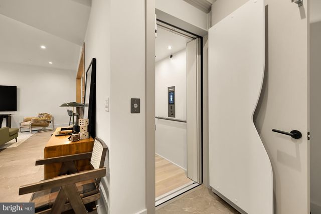 6916 CARMICHAEL AVE, Bethesda, MD 20817