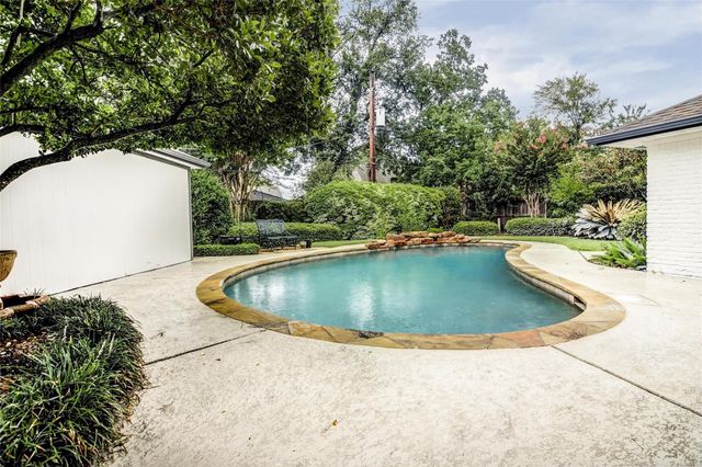 10710 Russett Drive, Houston, TX 77042