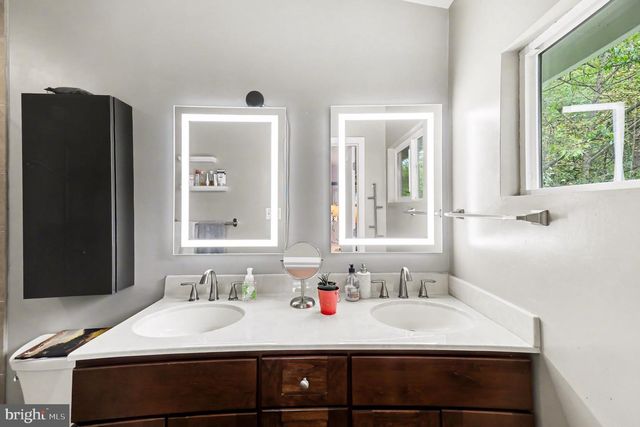 6306 BEACHWAY DR, Falls Church, VA 22044