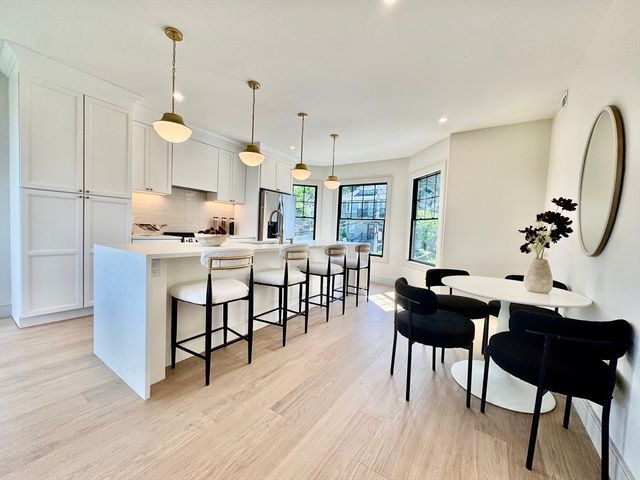 142 Metropolitan PH, Boston, MA 02131