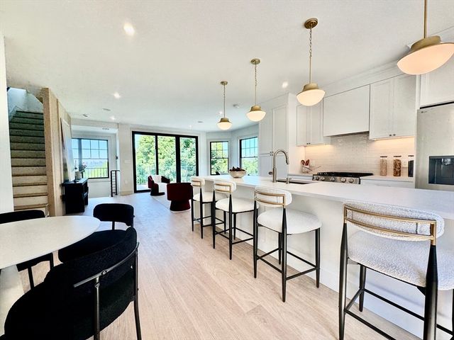 142 Metropolitan PH, Boston, MA 02131