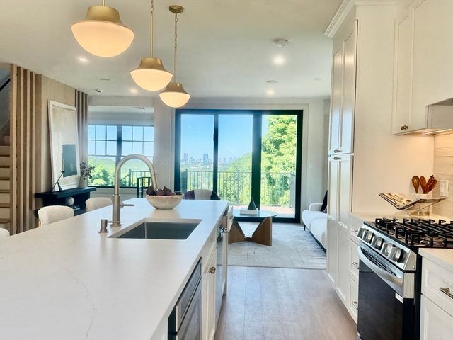 142 Metropolitan PH, Boston, MA 02131