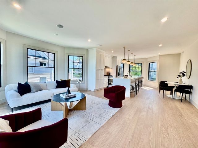 142 Metropolitan PH, Boston, MA 02131