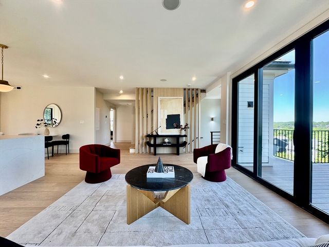 142 Metropolitan PH, Boston, MA 02131