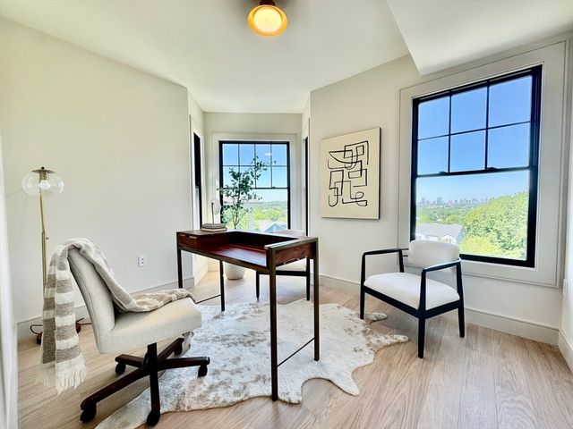 142 Metropolitan PH, Boston, MA 02131