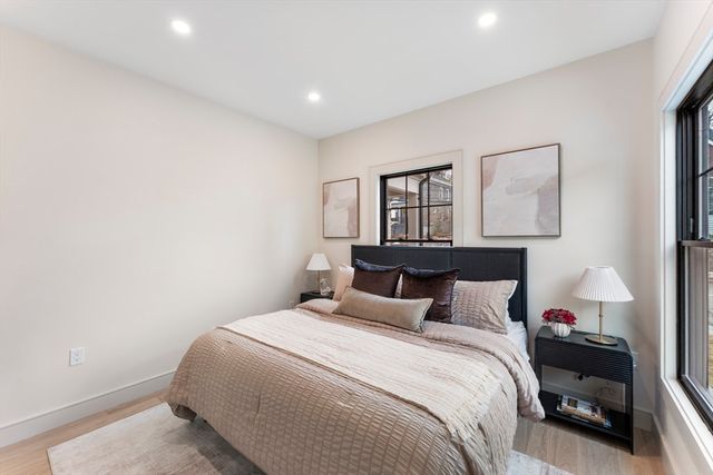 142 Metropolitan PH, Boston, MA 02131
