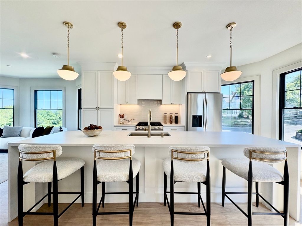 142 Metropolitan PH, Boston, MA 02131
