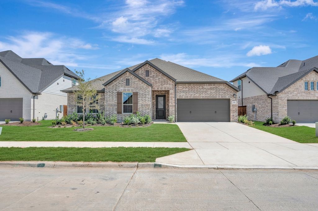 345 Kathryn Drive, Fort Worth, TX 76052 — exterior