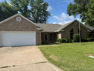 1910 Marsh Lane, Ardmore, OK 73401