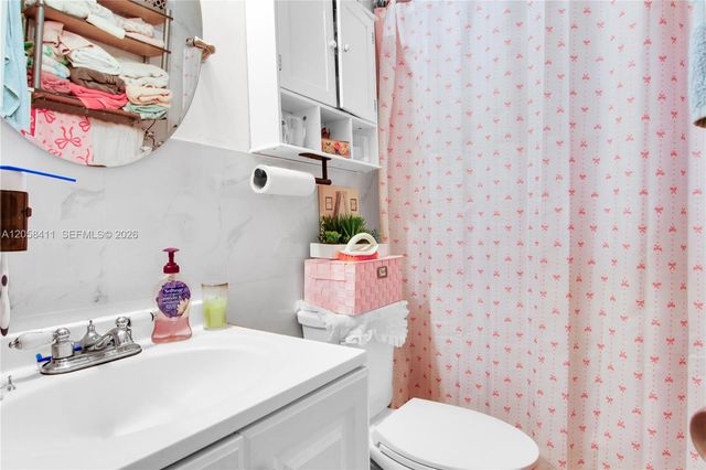 4020 NW 31st Terrace 1-5, Lauderdale Lakes, FL 33309
