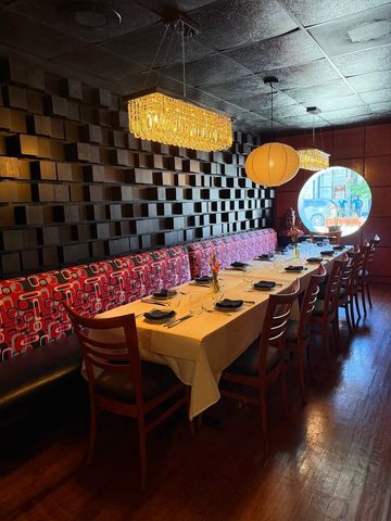2830 N Milwaukee Avenue, Chicago, IL 60618