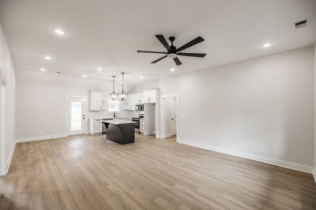 4142 Hereford Dr, Greenbrier, TN 37073