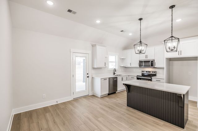 4142 Hereford Dr, Greenbrier, TN 37073