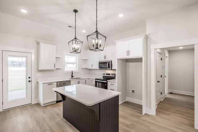 4142 Hereford Dr, Greenbrier, TN 37073