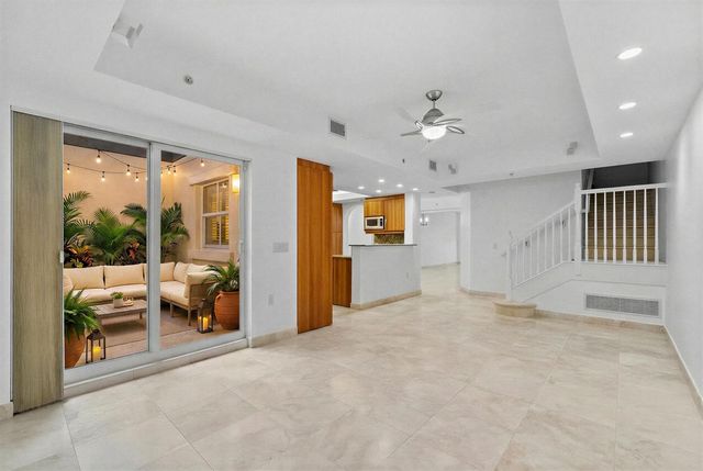 2051 SE 3rd Street Th8, Deerfield Beach, FL 33441
