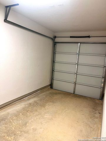 310 W Evergreen St #111, San Antonio, TX 78212
