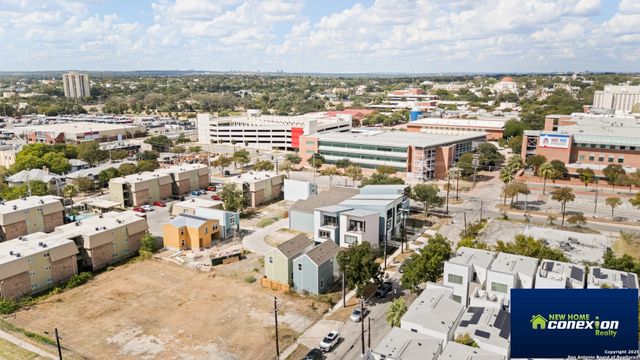 310 W Evergreen St #111, San Antonio, TX 78212